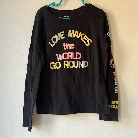🌼 5/$25 Old Navy Girls Long Sleeve Graphic Tee Shirt Black  Tie Dye Font Size 8 - Picture 1 of 7